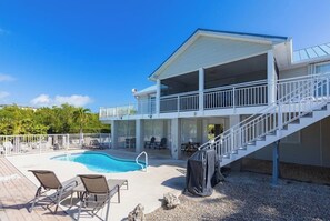 Pool - Sombrero Sands 3/2 w pool + 80 ft dock, .5 miles to Sombrero Beach (Marathon)