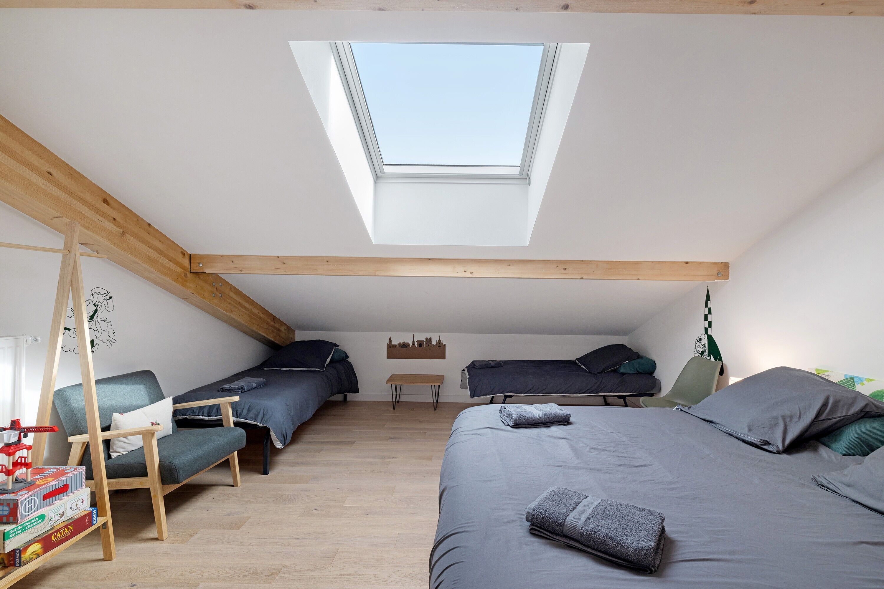Iron/ironing board, WiFi, bed sheets