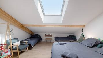 Iron/ironing board, WiFi, bed sheets