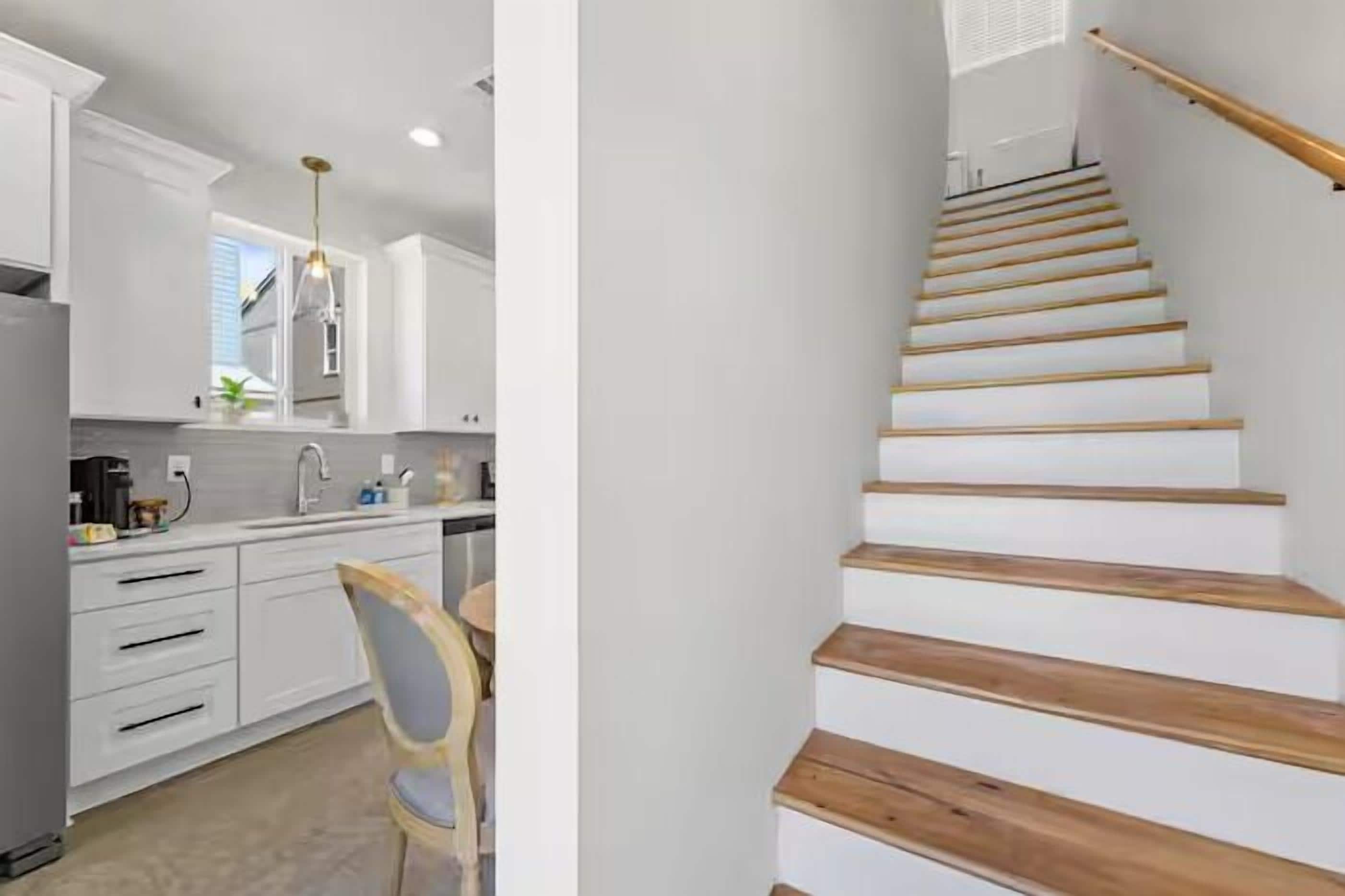 Luxury Townhome, Kitchen | Iron/ironing board, free WiFi, bed sheets