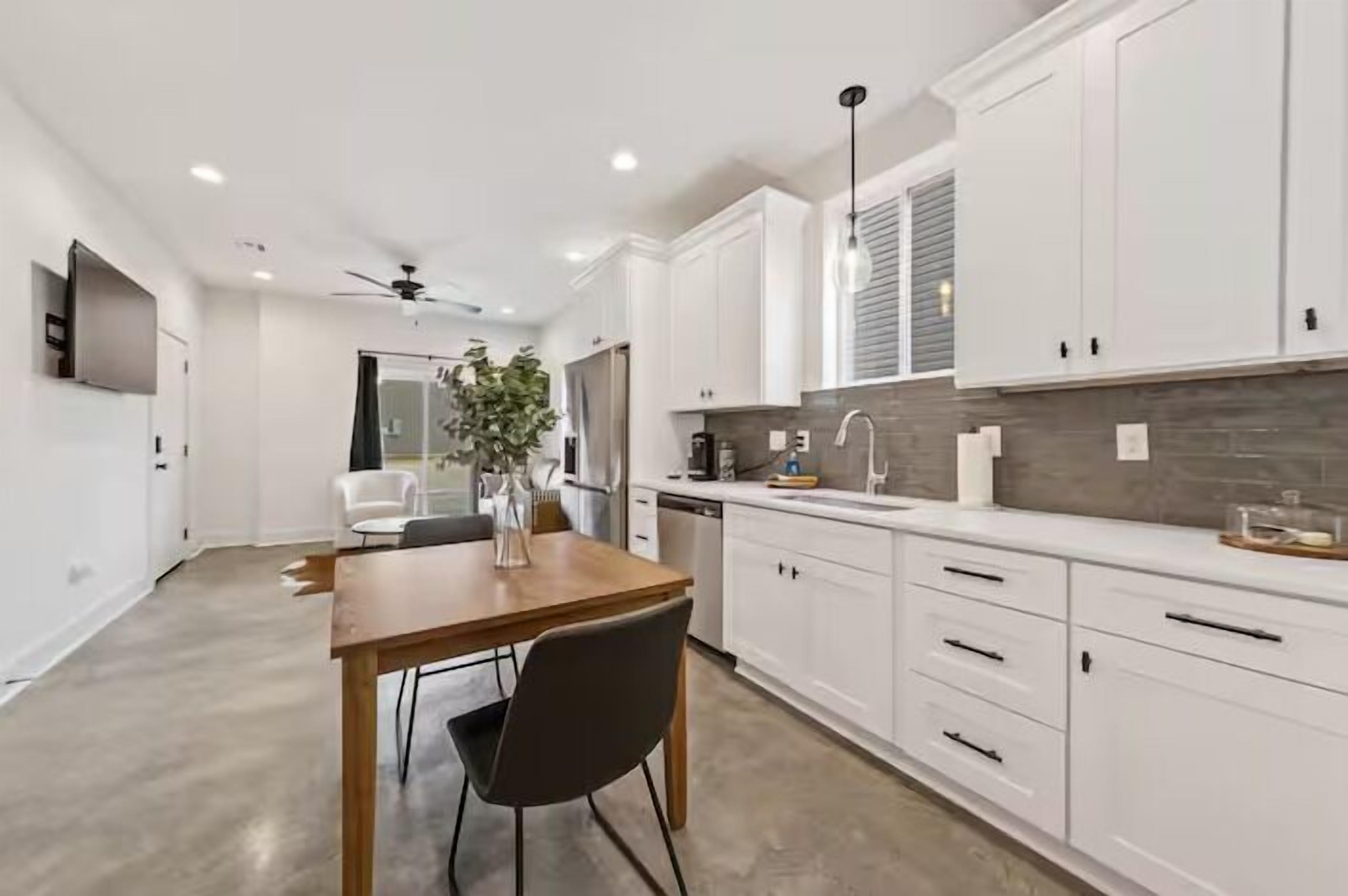 Townhouse – luksus, tekjøkken, 1. etasje | Eget kjøkken | Kaffetrakter/tekoker, brødrister og papirhåndklær