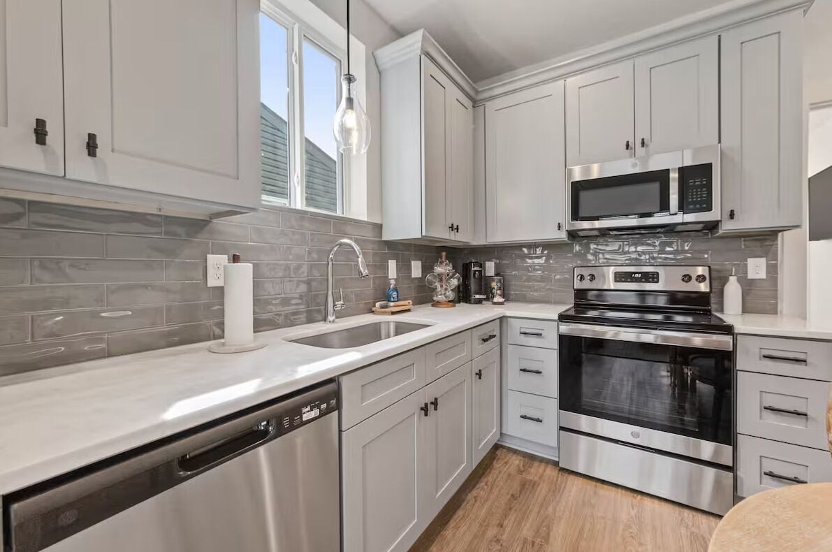 Casa de ciudad de lujo, no se aceptan mascotas | Cocina privada | Cafetera y tetera, tostadora y toallas de papel 