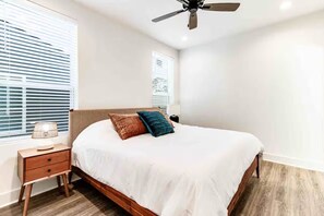 Townhouse Mewah, dapur | Setrika/meja setrika, Wi-Fi gratis, dan seprai linen