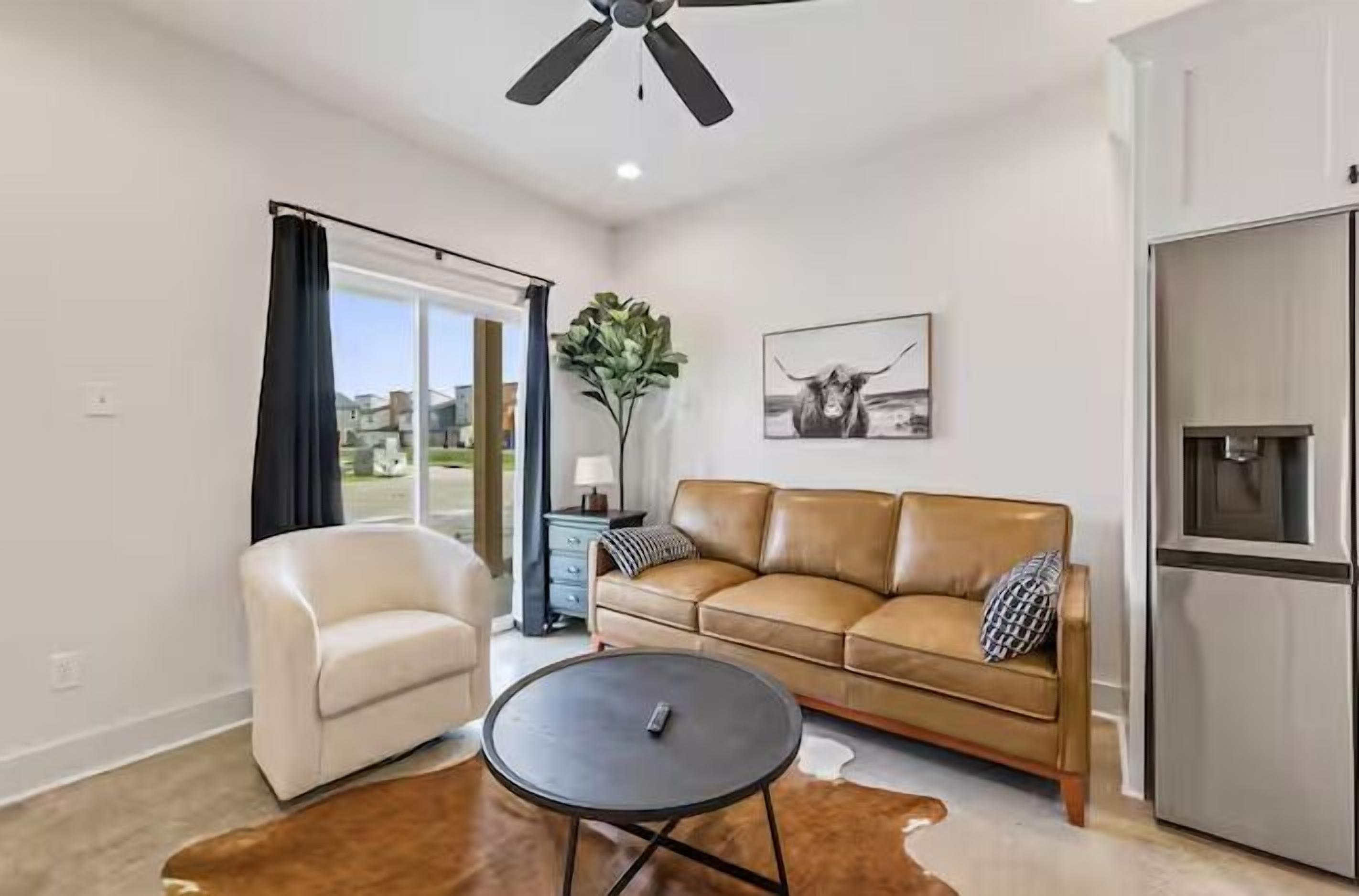 Luxury Townhome, Kitchenette, Ground Floor | Living area