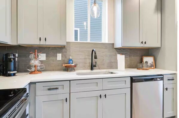 Coffee/tea maker, toaster, paper towels - Enclave 1 Bedroom Suites (Lafayette)