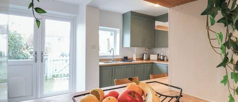 Batterie de cuisine, vaisselle et ustensiles