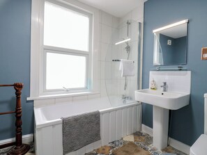 Shower, hair dryer - Meregate Cottage (Margate)