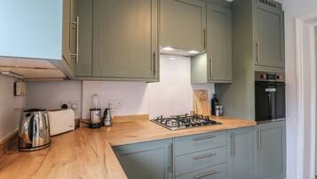 Cookware/dishes/utensils