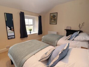 2 bedrooms, individually decorated, individually furnished, free WiFi - Easthwaite Cottage (Seascale)