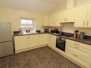 Cookware/dishes/utensils - Easthwaite Cottage (Seascale)