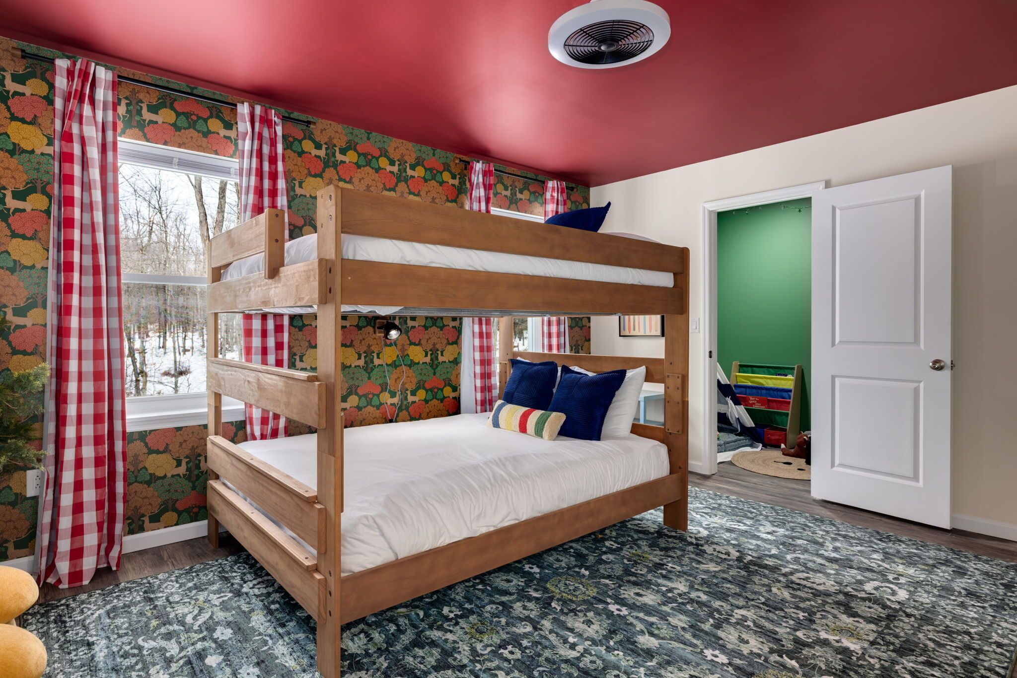 5 bedrooms, WiFi, bed sheets