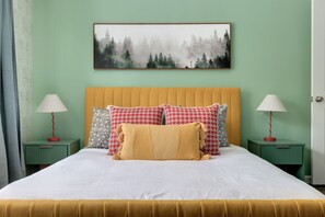 5 bedrooms, WiFi, bed sheets - A-Frame Escape ~ Hot Tub, Sauna, Game Room, Gym (Big Bass Lake)