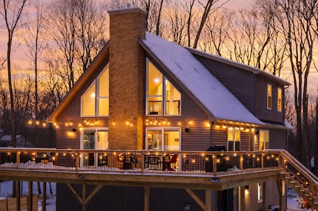 Exterior. A-Frame Escape ~ Hot Tub, Sauna, Game Room, Gym
