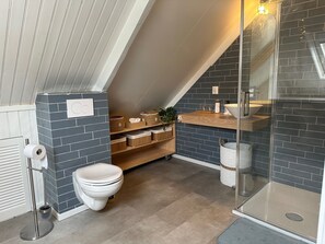 Suihku, hiustenkuivaaja