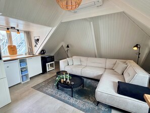 TV - Nice apartment in a beautiful location in the center of Bergen and only 5 km to the beach! (Bergen)