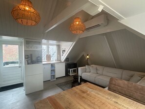 TV - Nice apartment in a beautiful location in the center of Bergen and only 5km to the beach! (Bergen)