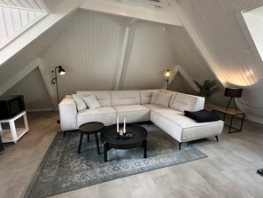 TV - Nice apartment in a beautiful location in the center of Bergen and only 5km to the beach! (Bergen)