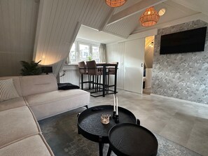 TV - Nice apartment in a beautiful location in the center of Bergen and only 5km to the beach! (Bergen)