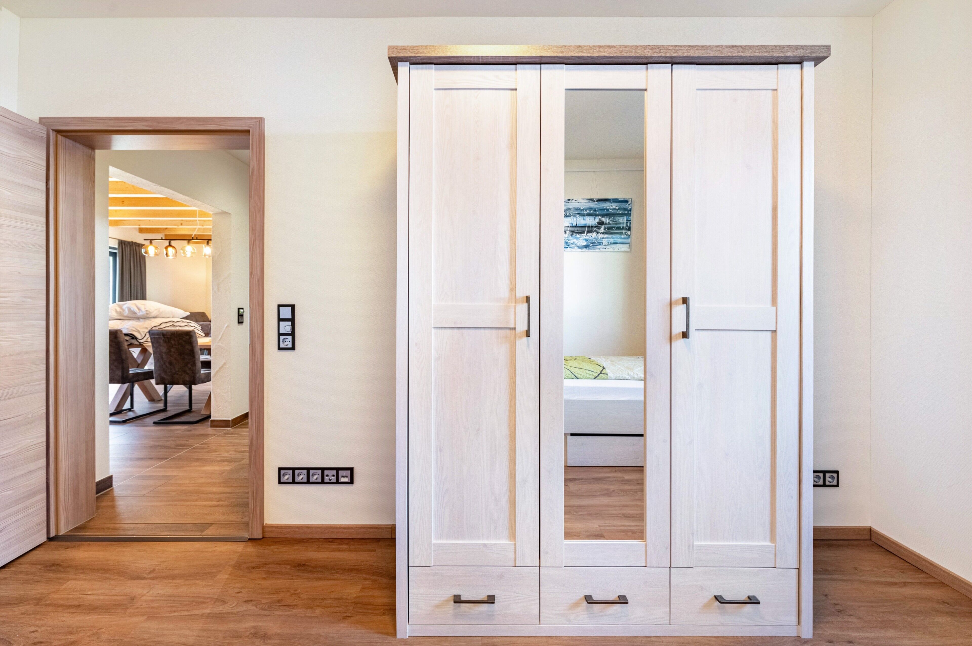 Iron/ironing board, WiFi, bed sheets, wheelchair access