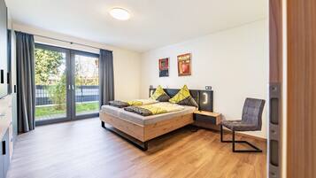 Iron/ironing board, WiFi, bed sheets, wheelchair access