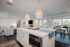 Interior - 22 Sand Dollar - Koi Cottage: Island Serenity, 1st Row, Folly Field (Hilton Head Island)