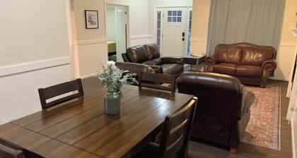 Very convenient & modern with golf course view.Many restaurants/shops.Private Dr