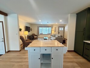Interior - Wandering Whitetail Estate - Indiana Dunes/Valpo U (Valparaiso)