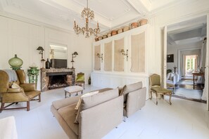 Télévision, chaîne hi-fi