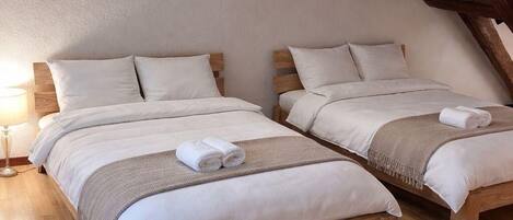 1 habitación, tabla de planchar con plancha, wifi y ropa de cama