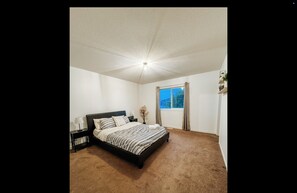 Room - Rustic Retreat by Innisfil Beach (Innisfil)