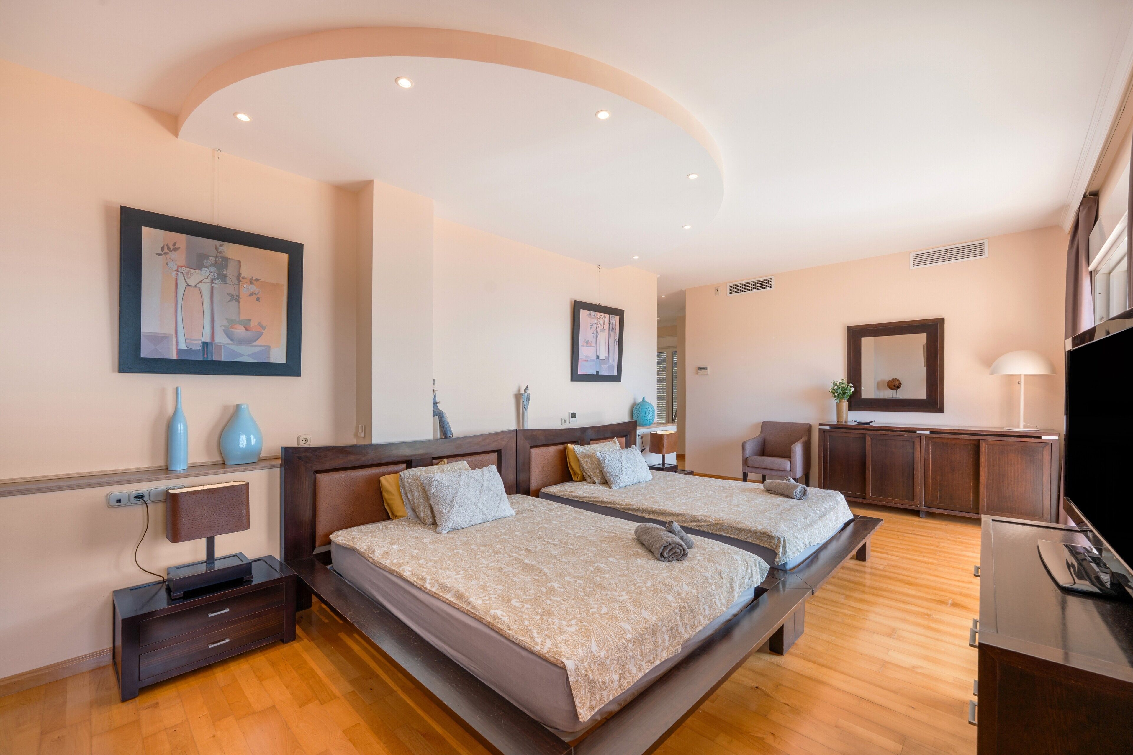 Ferros/tábuas de passar roupa, Wi-Fi, roupa de cama