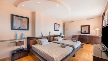 Ferros/tábuas de passar roupa, Wi-Fi, roupa de cama