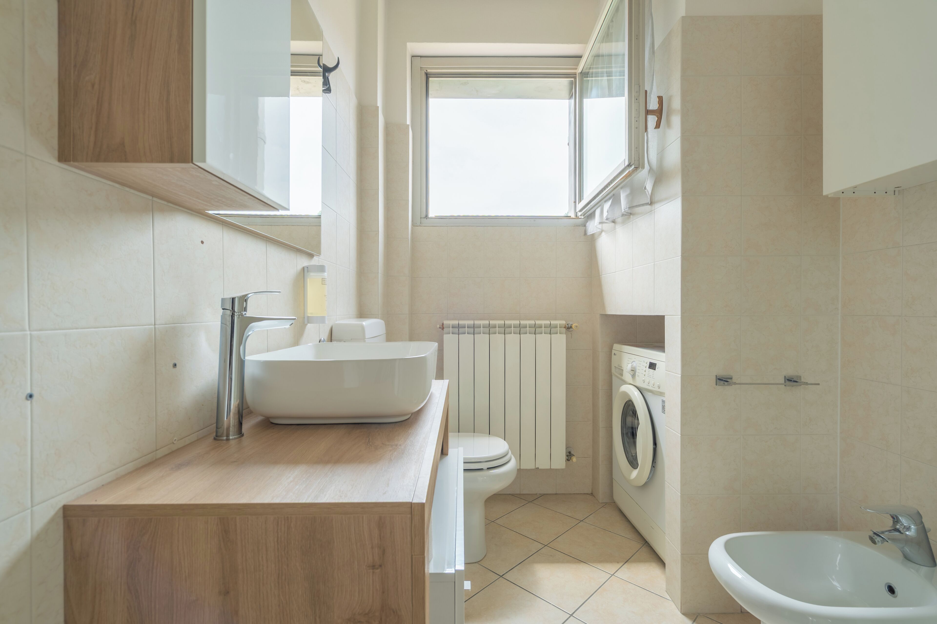 Dusche, Haartrockner, Bidet, Handtücher