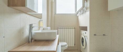 Dusche, Haartrockner, Bidet, Handtücher