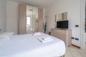 1 Schlafzimmer, Reisekinderbett, kostenloses WLAN, Bettwäsche