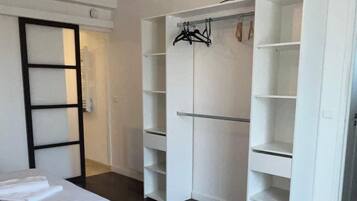 5 室のベッドルーム、アイロン / アイロン台、WiFi、ベッドシーツ