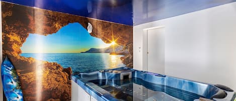 Indoor spa tub