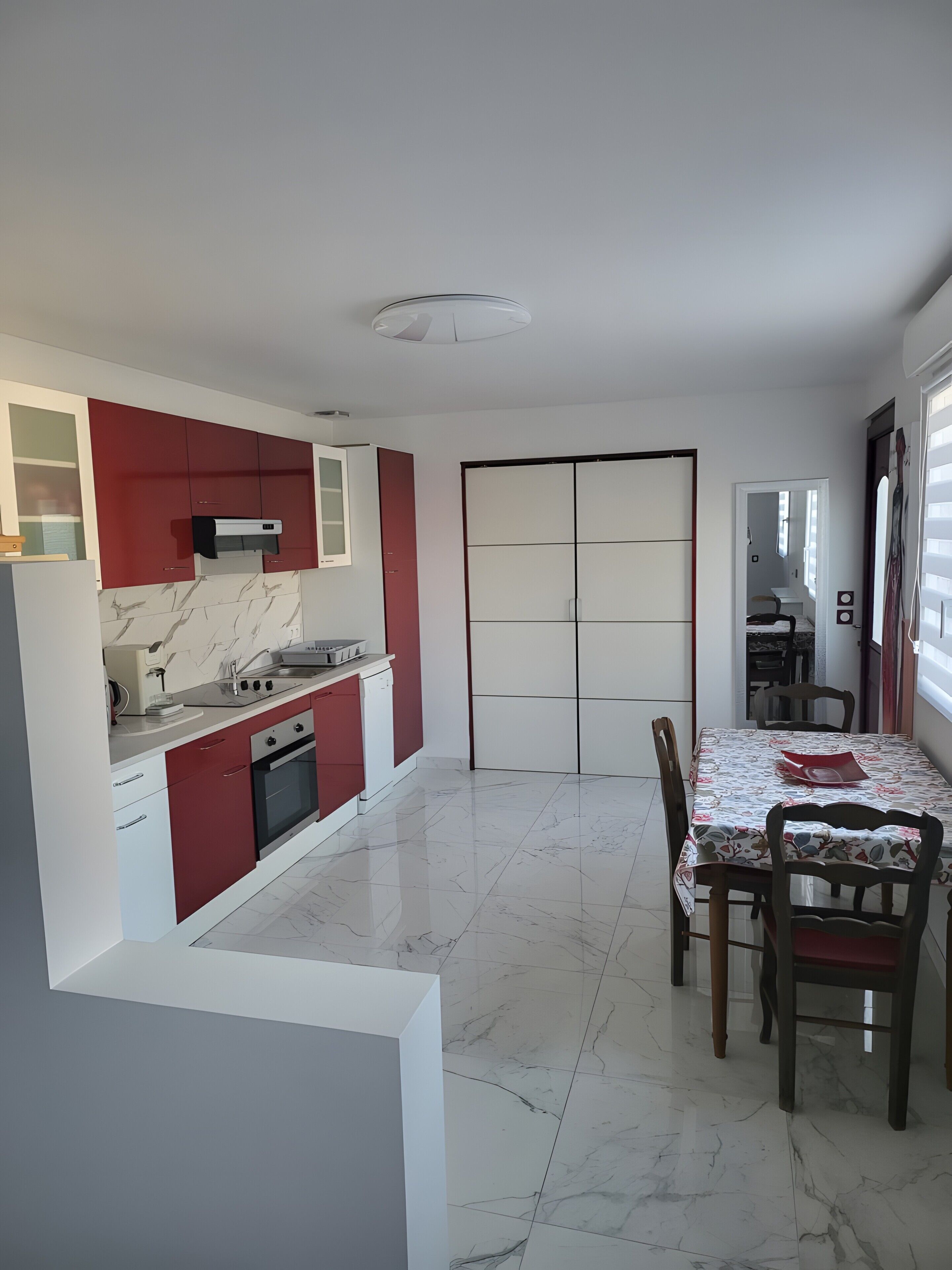 Kylskåp, mikrovågsugn, ugn och spishäll