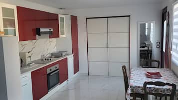 KylskÄp, mikrovÄgsugn, ugn och spishÀll