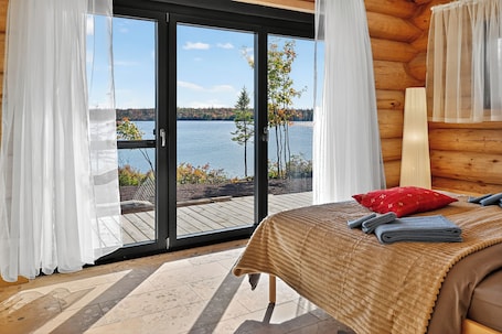 WiFi, bed sheets. Cedar Heaven Lake Lodge