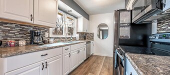 Relaxing Retreat in Lee's Summit - NO Cleaning FEE