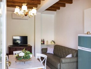 24-inch flat-screen TV with digital channels - La Vedetta - Country Rooms (Castiglione della Pescaia)