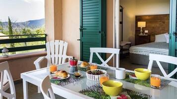 Comfort-Suite, Terrasse, Gartenblick | Terrasse/Patio