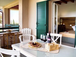 Suite familiar, terraza, vistas al jardín | Vistas desde la habitación