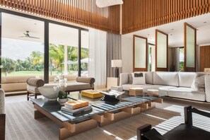 TV, stereo, offices - La Serenissima · Luxury Golf Front Villa (Punta Cana)