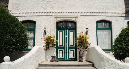 Villa mit 4 Schlaf- und 5 Badezimmern für 8 Gäste