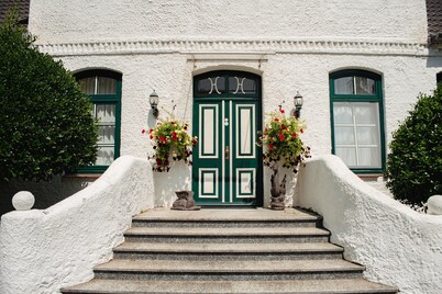 Villa with 4 bedrooms and 5 bathrooms for 8 guests