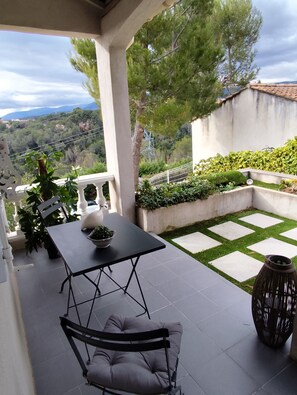 Outdoor dining - Villa Serena cote d'azur (La Gaude)