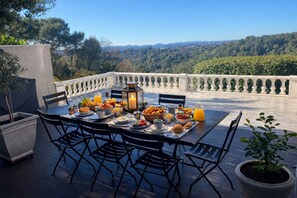 Outdoor dining - Villa Serena cote d'azur (La Gaude)