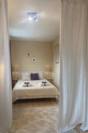 2 bedrooms, iron/ironing board, travel cot, free WiFi - Villa Serena cote d'azur (La Gaude)